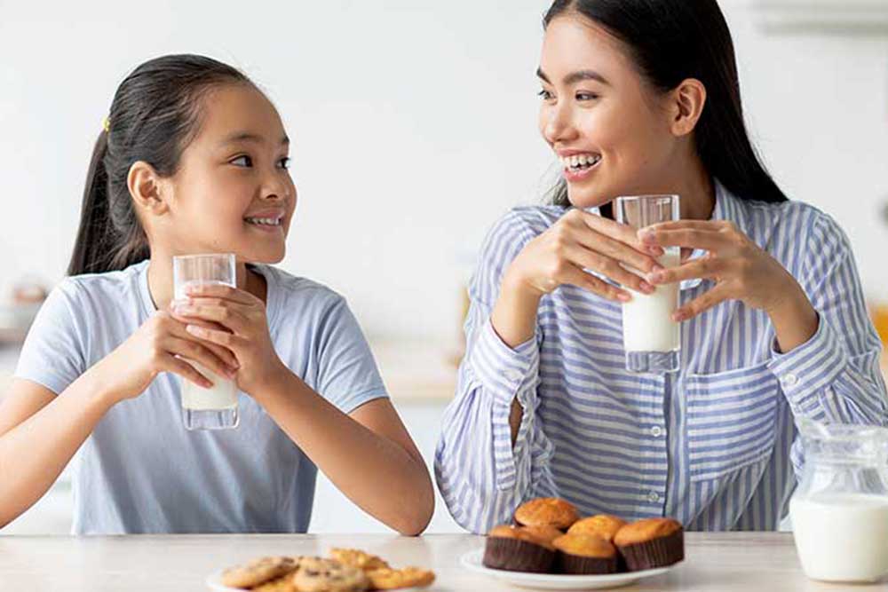 Mom and teen drinking milk - NOVAIR nitrogen solutions for food packaging and milk power.